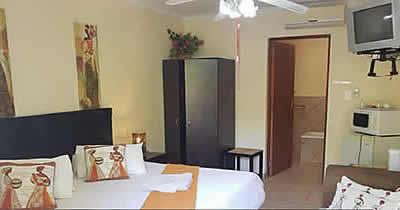 The Royal Palm Guest House provides affordable accommodation close to Kruger Park.
