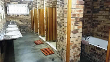 New Frontier Backpackers in Nelspruit Mpumalanga offers 12 fully furnished, comfortable budget rooms
